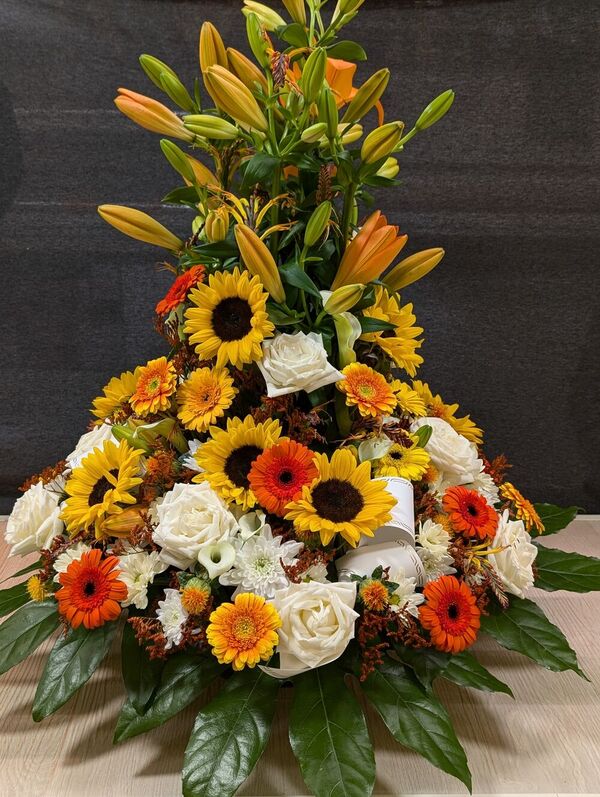 Composition florale en livraison sur un lieu de c&eacute;r&eacute;monie