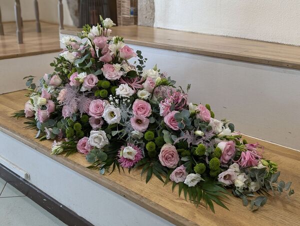 Gerbe de fleurs pour embellissement du cercueil