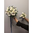 Bouquet de fleurs coup&eacute;es mari&eacute; et enfant d'honneur