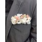 Boutonni&egrave;re th&egrave;me champ&ecirc;tre en fleurs s&eacute;ch&eacute;es