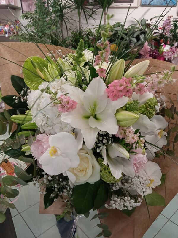 Bouquet dans les tons p&acirc;les